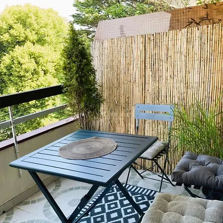 Aux Flots Bleus Avec Balcon Et Vue Sur