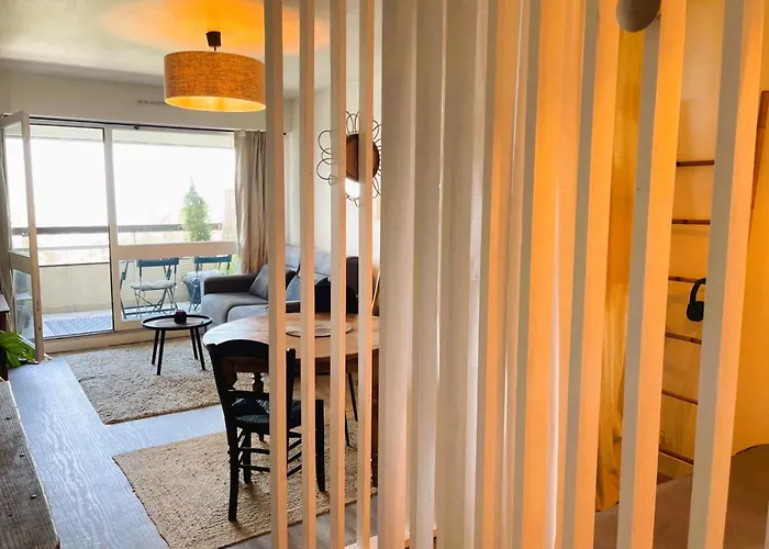 Aux Flots Bleus Avec Balcon Et Vue Sur * Trouville-sur-Mer