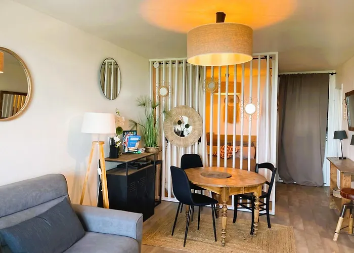 Aux Flots Bleus Avec Balcon Et Vue Sur